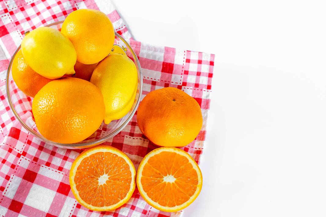 Aynı familyaya sahip portakal ve limon neden farklı kokar? 1
